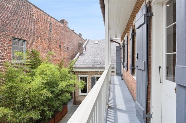 Building Photo - 810 Bourbon St