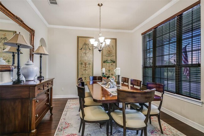 Building Photo - 223 Lake Como Dr