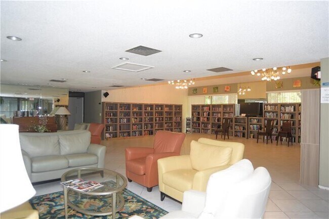 Building Photo - 2214 S Cypress Bend Dr