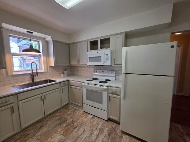 Building Photo - DVI122#-DJ