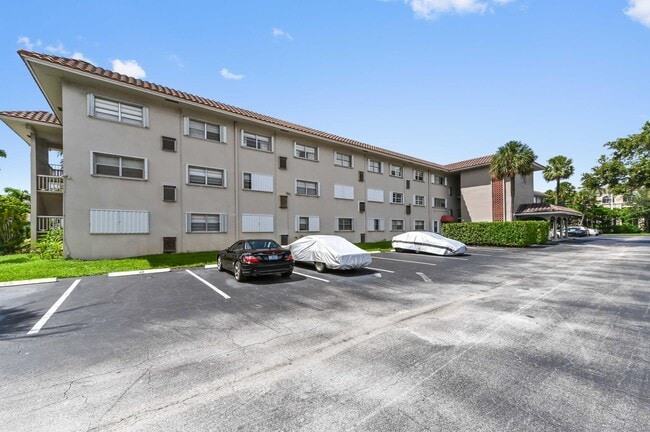 Building Photo - 100 Royal Palm Way