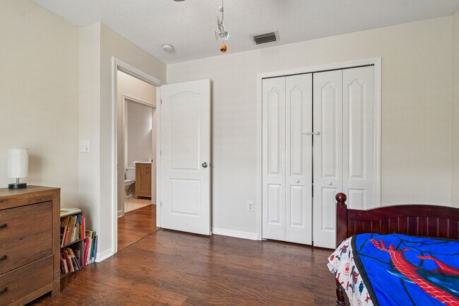 Building Photo - Tuscanny Street