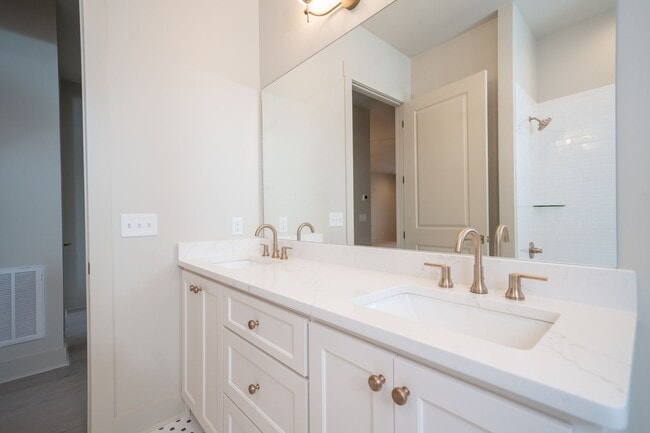 Building Photo - 3BR/3BA For Rent