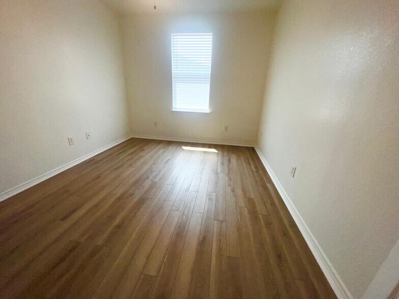 Building Photo - 3407 Barcelona Dr