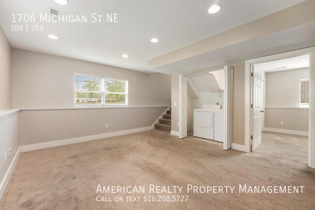 Building Photo - 1706 Michigan St NE