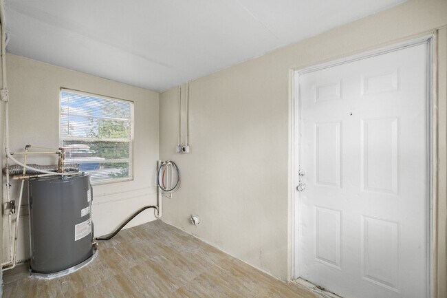 Building Photo - 1116 Upton Ct S