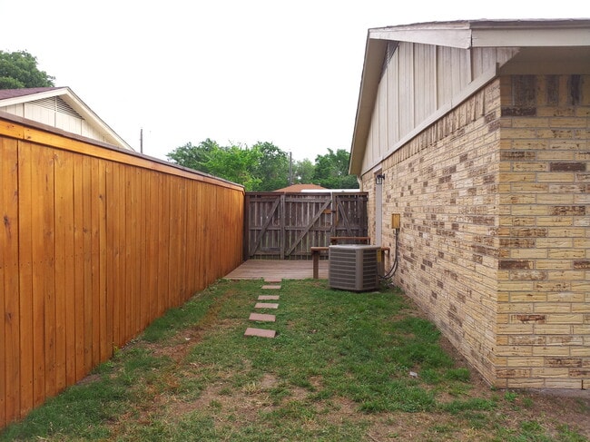 Building Photo - 2306 San Pedro Dr