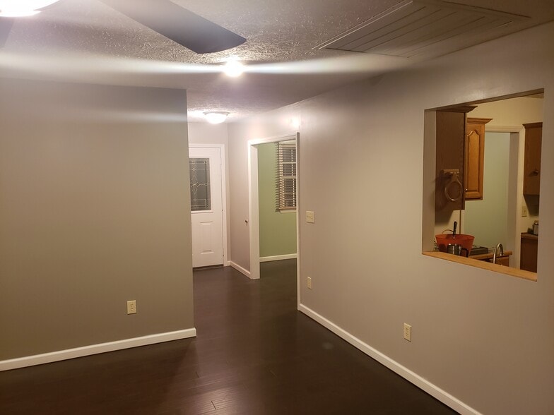 Building Photo - 251 Rembrandt Dr