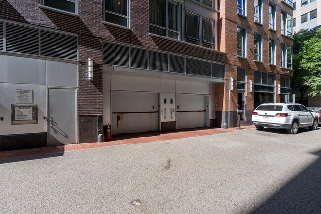 Building Photo - 80 Broad St