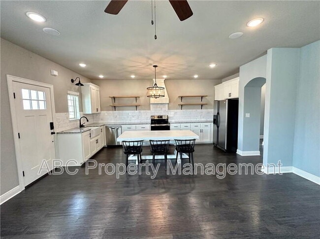 Building Photo - 3819 W Maclura Way