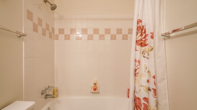 Building Photo - FULLY Furnished Rio Rancho Home, Utilities...