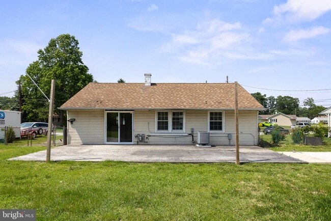 Building Photo - 22 Holly Dr