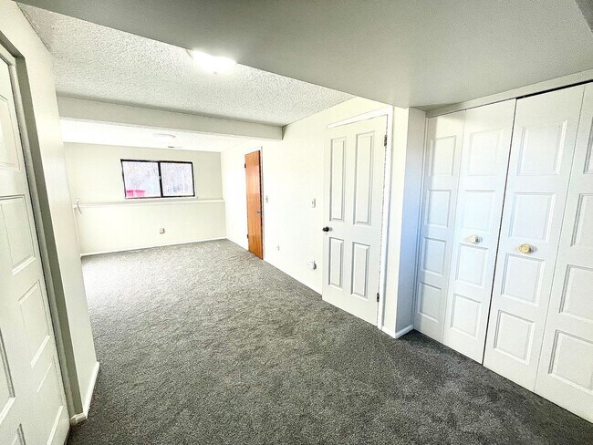 Building Photo - 3410 W 17th Street Rd