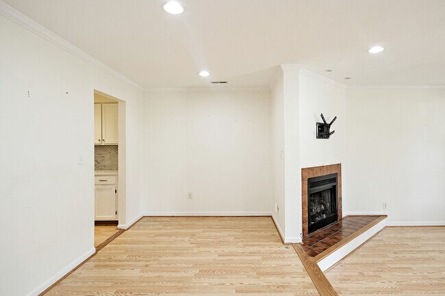 Building Photo - Pet-Friendly Minor Hill Townhome