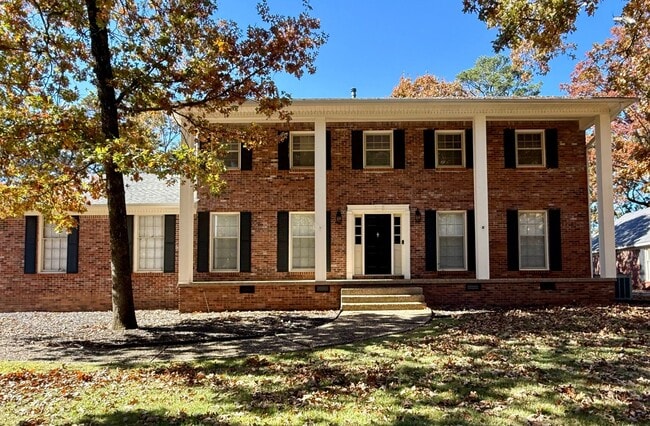 Building Photo - 130 Valley Club Cir