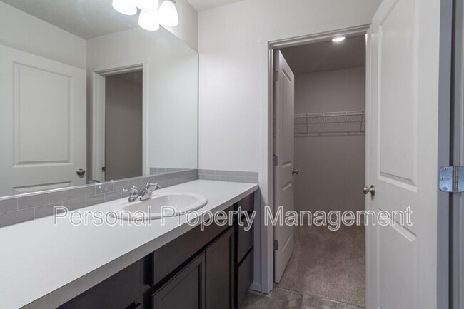 Building Photo - 744 NE 138th Pl