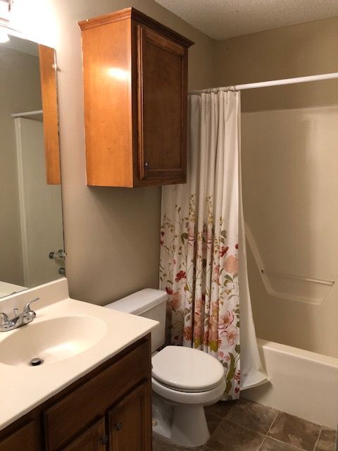 Building Photo - 11059 Windsor Hill Dr