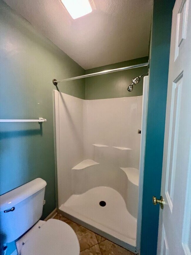 Building Photo - 3BR/2Bath/1 Garage/Fenced! Quail Woods community in the poplar Gorden Rd, North Wilmington area