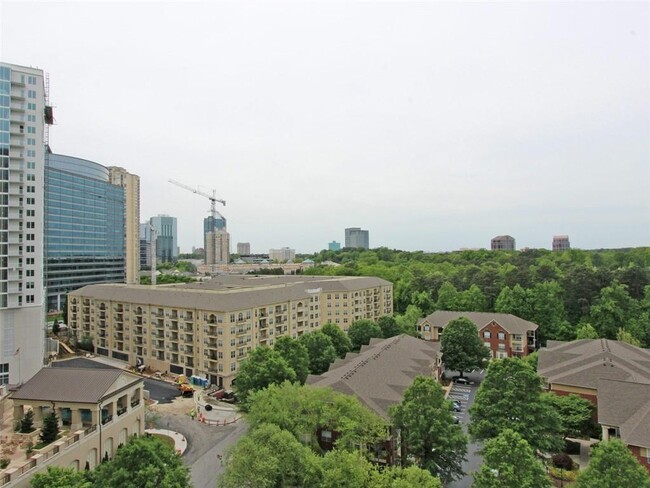 Building Photo - 700 Park Regency Pl NE