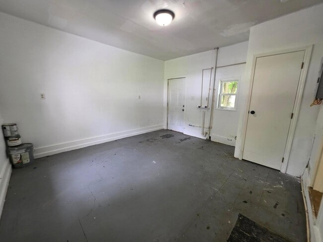 Building Photo - 1597 Koebel Rd