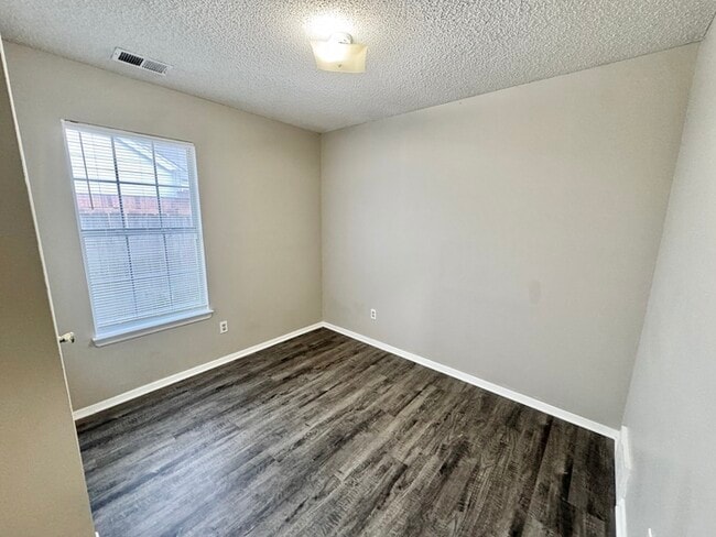 Building Photo - 6481 Summer Creek E