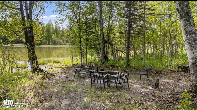 Building Photo - Gorgeous lakefront home