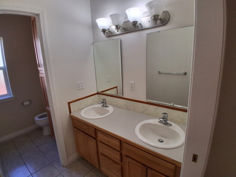 Building Photo - 415 Sherilyn Ct