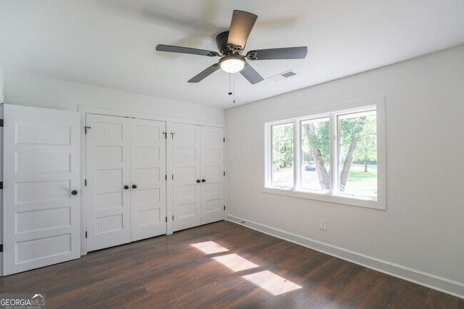 Building Photo - 212 Southland Dr