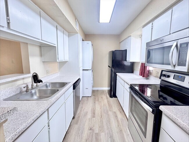 Building Photo - 18800 Egret Bay Blvd