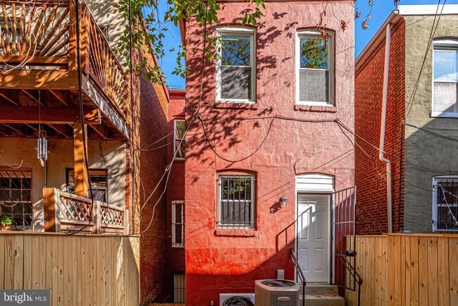 Building Photo - 606 Q St NW