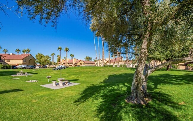 Building Photo - 4901 S Calle Los Cerros Dr