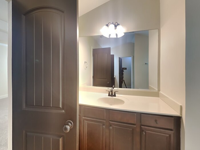 Building Photo - 180 Kubol Dr