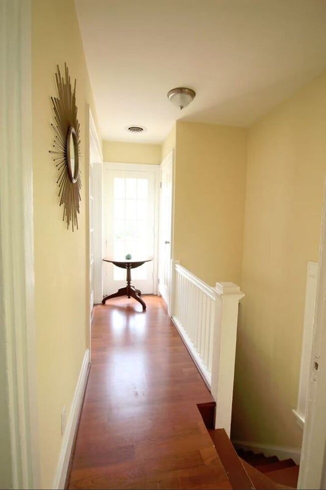 Building Photo - Lysle