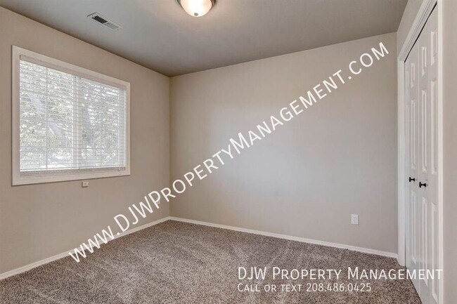 Building Photo - 520 N Shady Grove Way