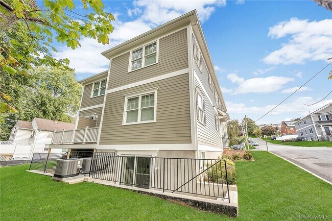 Building Photo - 233 Lincoln Ave