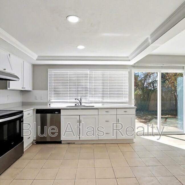 Building Photo - 2614 Crestmoor Ct