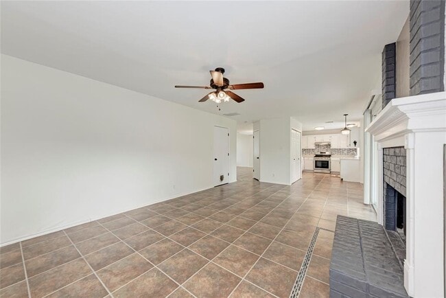 Building Photo - 1009 Riverlawn Dr