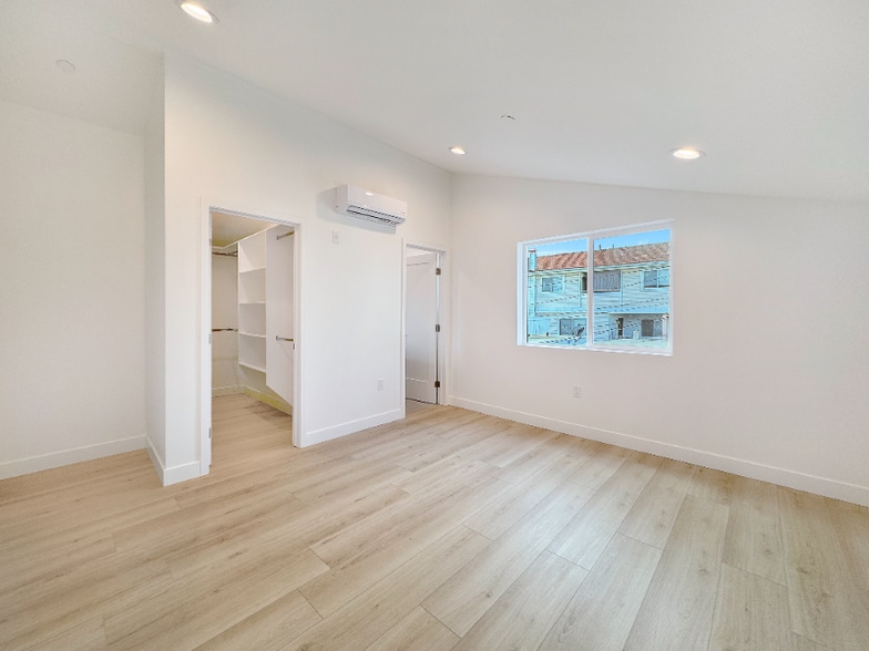 Building Photo - 4461 Farquhar Ave