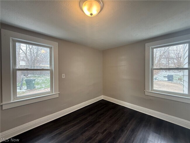 Building Photo - 6715 Theota Ave