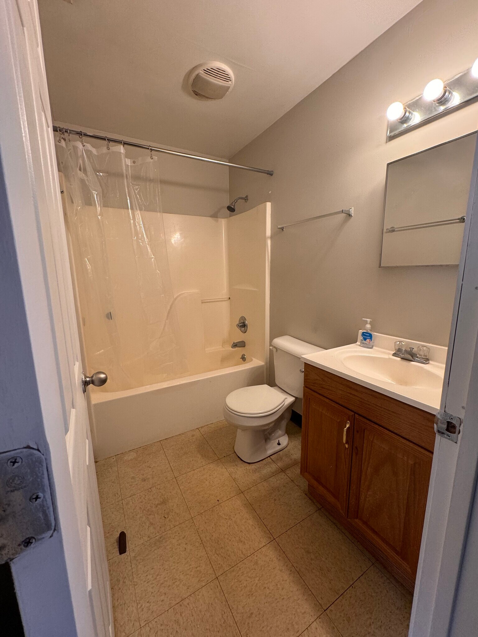 Building Photo - 405 S Graham Ave