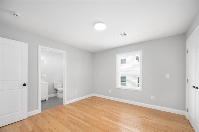 Building Photo - 28 Grosvenor Ave