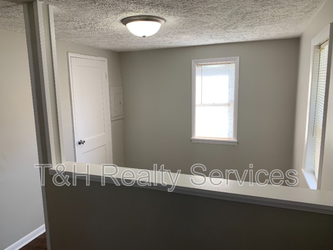 Building Photo - 445 N Eaton Ave