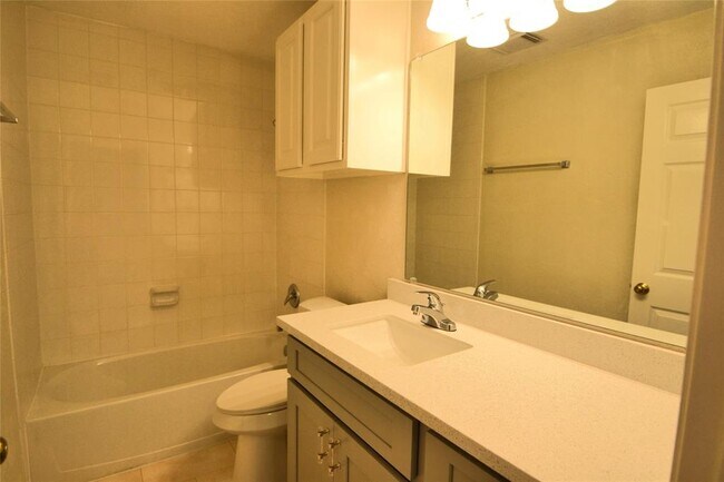 Building Photo - 12118 Green Trails Dr