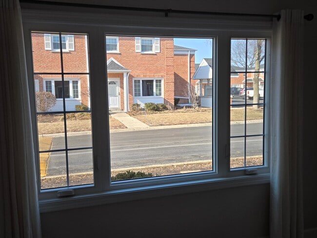 Building Photo - 2136 Rugen Rd