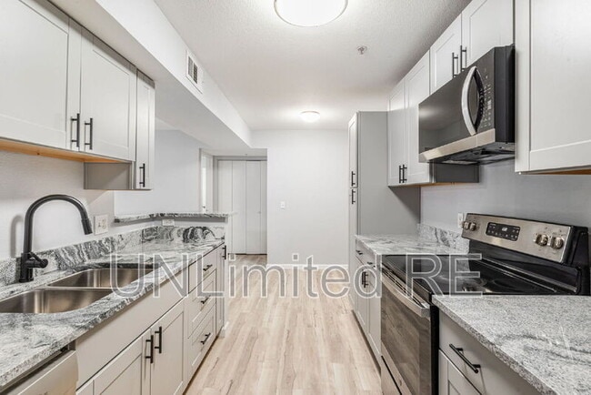 Building Photo - 1385 W University Ave