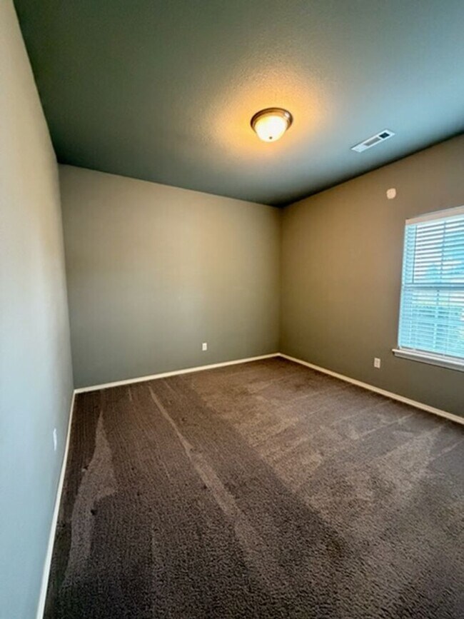 Building Photo - Beautiful 3BR/2BA House in Centerton with 2-Car Garage