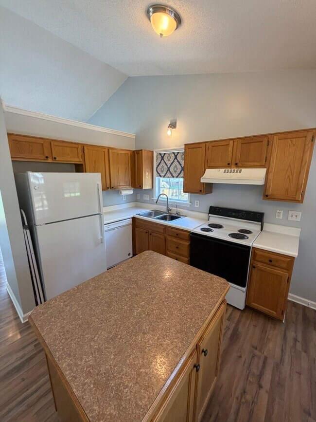 Building Photo - 401 Flagg Rd
