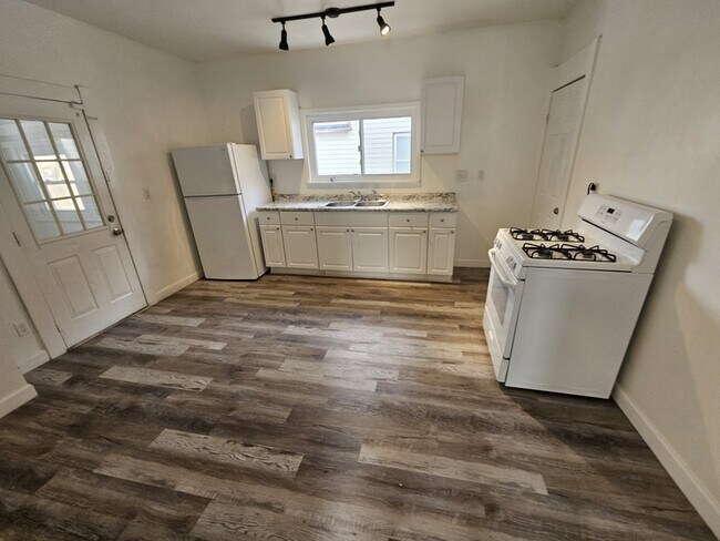 Building Photo - 4002 Robert Ave