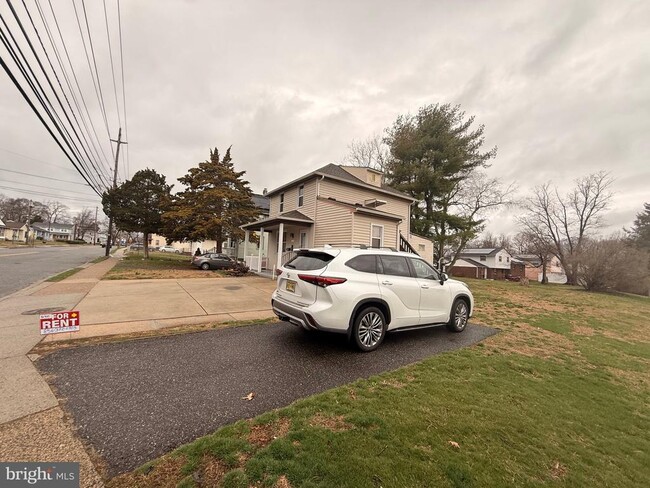 Building Photo - 7911 Park Ave