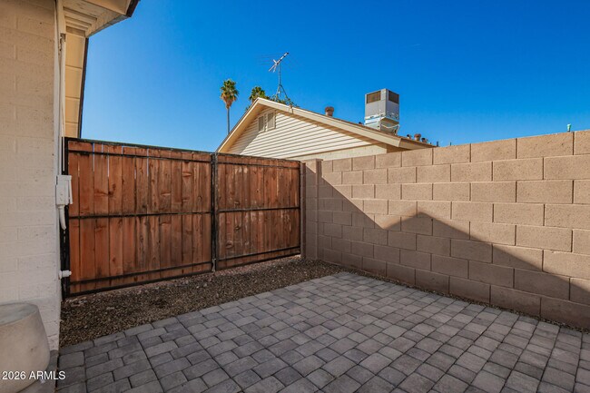 Building Photo - 4138 W Dahlia Dr